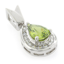 Dije de Plata de Ley .925 con Peridoto