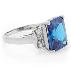 Magnifico Anillo de Plata con Topacio Azul