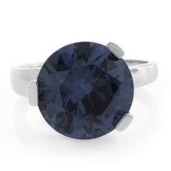 Anillo de Alejandrita en un Diseño Clásico