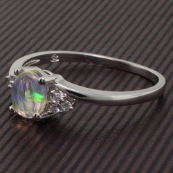 Anillo de Plata con una Pedra de Opalo de Fuego Genuino