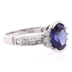 Precioso Anillo de Plata de Ley con Tanzanita