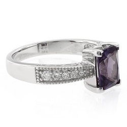 Anillo de Plata Fina con Alejandrita Bicolor