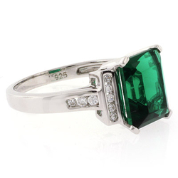 Anillo de Plata .925 con Esmeralda