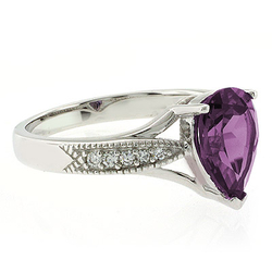 Anillo de Plata Fina con Alejandrita ( Morado/Rosa )