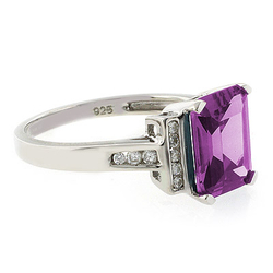 Anillo de Plata Fina con Alejandrita ( Rosa/Morado )