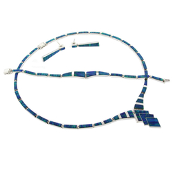 Elegante Juego de Ópalo de Fuego Azul con Collar, Pulsera y Aretes en Plata .950