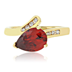 Anillo de Opalo Cereza en Plata de Ley con Baño de Oro 14K