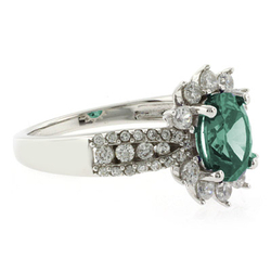 Anillo con una Gema de Alejandrita ( Azul/Verde ) en Plata .925