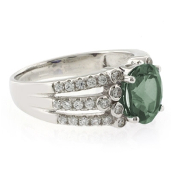 Anillo con una Gema de Alejandrita en Plata .925