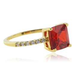 Anillo Elegante de Opalo Rojo en Plata con Baño de Oro