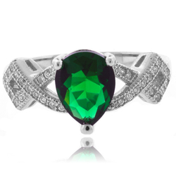 Anillo de Plata Fina con una Gema de Esmeralda