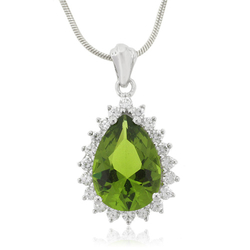 Hermoso Dije con una Piedra de Peridoto en Plata .925