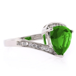 Anillo de Plata de Ley con una Gema de Peridoto