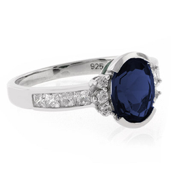 Anillo Hermoso de Zafiro Azul en Plata .925