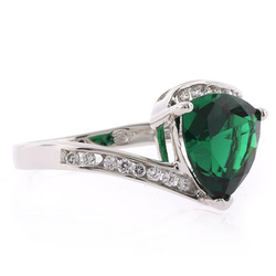 Gorgeous Trillion Cut Green Emerald Silver Ring