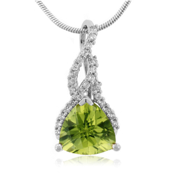 Precioso Dije con una Piedra de Peridoto en Plata .925