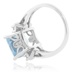 Hermoso Anillo de Aguamarina en Plata de Ley .925