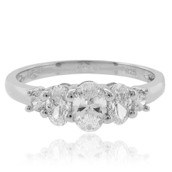 Anillo de Compromiso en Plata .925 con 3 Piedras