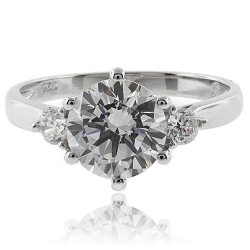 Anillo de Compromiso con 3 Piedras en Plata .925