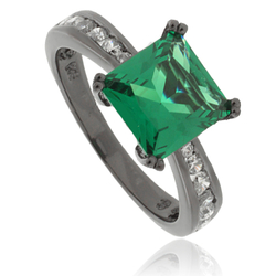 Anillo de Plata Negra con Esmeralda Corte Princesa