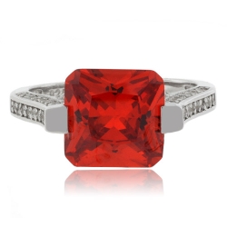 Hermoso Anillo de Plata .925 con Ópalo Cereza