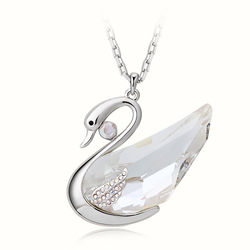 Beautiful Rhodium Plated Swan Swarovski White Crystal Necklace