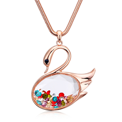 Hermoso collar de Swarovski de Oro Rosa de 18K en Forma de Cisne