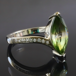 Anillo de Plata y Turmalina en Corte Marquise