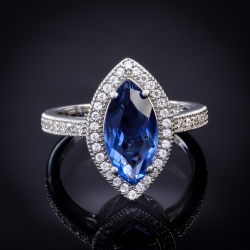 Anillo Hermoso de Alejandrita en Plata ( Azul a Morado )