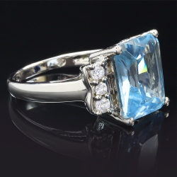 Hermoso Anillo de Aguamarina en Plata de Ley .925