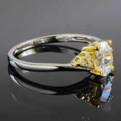 Hermoso Anillo de Compromiso en Plata con Piedra Zirconia y bellos Detalles en Baño de Oro