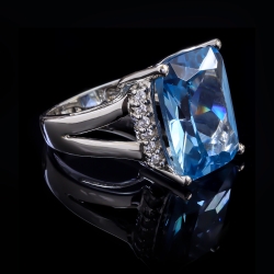 Hermoso Anillo de Plata .925 con una Piedra de Aguamarina