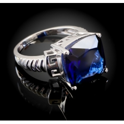 Anillo Elegante de Plata con Tanzanita