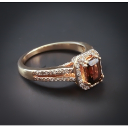 Anillo con Baño de Oro 14K y una Gema de Topacio