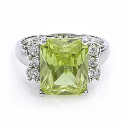 Anillo de Plata y Zultanita Cambia Color con Zirconias