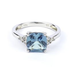 Hermoso Anillo de Plata con Alejandrita ( Azul/ Verde )