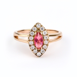 Anillo de Marquise Cut Rubi Con Baño De Oro Rosa
