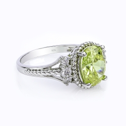 Hermoso Anillo de Plata y Zultanita Cambia Color en Corte Ovalado