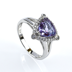 Anillo de Plata con Alejandrita Corte Triangular