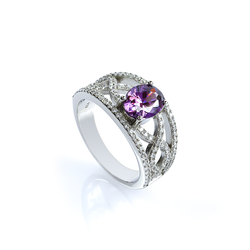 Anillo de Plata con Piedra de Amatista en Corte Ovalado