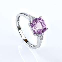 Anillo Hermoso de Alejandrita en Plata