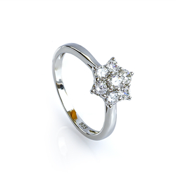 Anillo Flor en Plata con Diamante Simulada