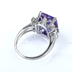 Precioso Anillo de Plata .925 con Alejandrita Azul/Morado