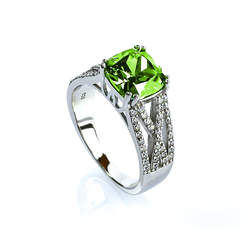 Anillo de Plata Con Peridoto