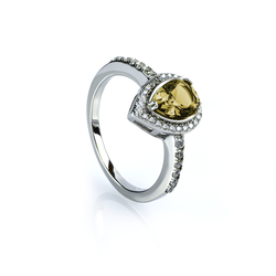 Anillo de Plata con Piedra de Zultanita en Corte Pera