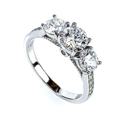 Anillo de Compromiso En Plata de Ley 3 Piedras