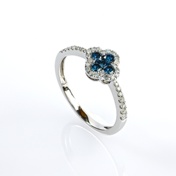 Anillo de Oro Blanco Solido de 14K con Diamantes Azules