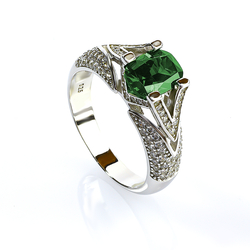 Emerald Oval Cut Stone Ring