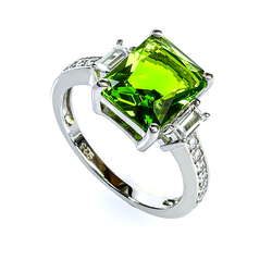 Anillo de Plata .925 con Peridoto