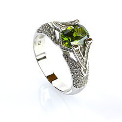 Anillo de Peridot Con Plata de Ley 925